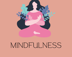 Elleri göğsünde meditatsyon yapan kadın figürü